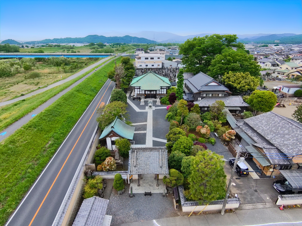 延命山地福院 本堂・境内の空撮（高野山真言宗・足利市鹿島町）